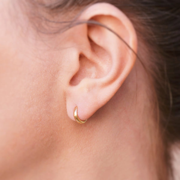 Mary Anne Tiny Huggie Hoops Gold