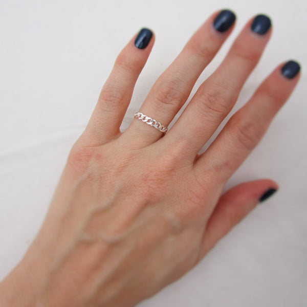 Thick Curb Chain Ring