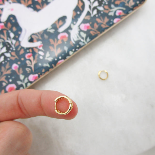 Mary Anne Tiny Huggie Hoops Gold